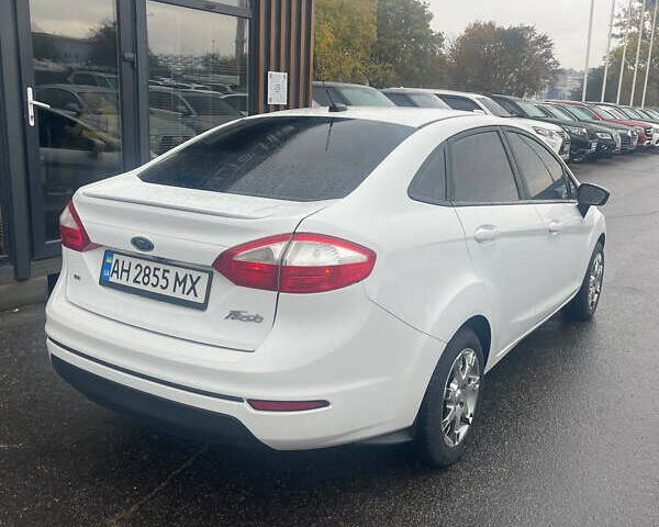 Білий Форд Фієста, об'ємом двигуна 1.6 л та пробігом 67 тис. км за 8999 $, фото 1 на Automoto.ua