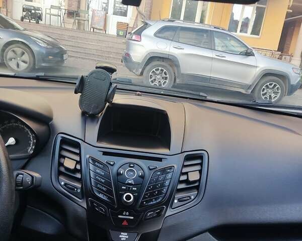 Белый Форд Фиеста, объемом двигателя 1.6 л и пробегом 159 тыс. км за 7600 $, фото 7 на Automoto.ua