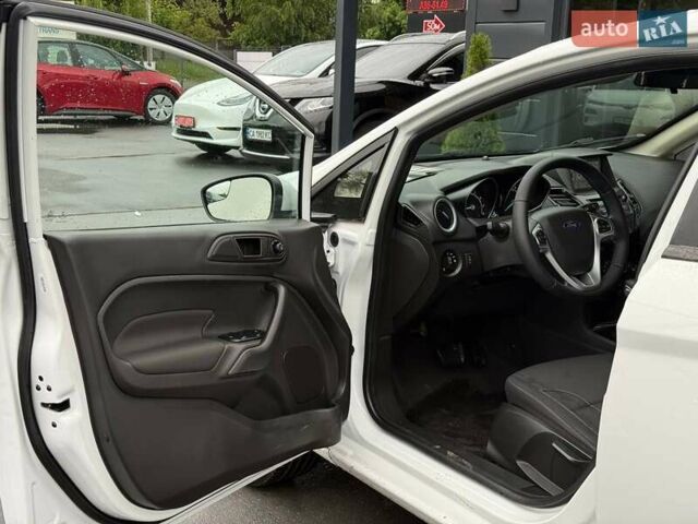Белый Форд Фиеста, объемом двигателя 1.6 л и пробегом 126 тыс. км за 8799 $, фото 19 на Automoto.ua