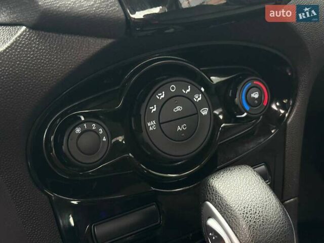 Белый Форд Фиеста, объемом двигателя 1.6 л и пробегом 126 тыс. км за 8799 $, фото 31 на Automoto.ua