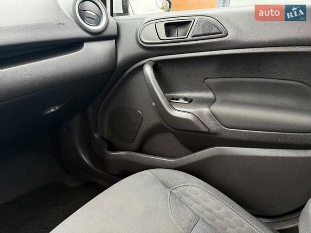 Белый Форд Фиеста, объемом двигателя 1.6 л и пробегом 126 тыс. км за 8799 $, фото 33 на Automoto.ua