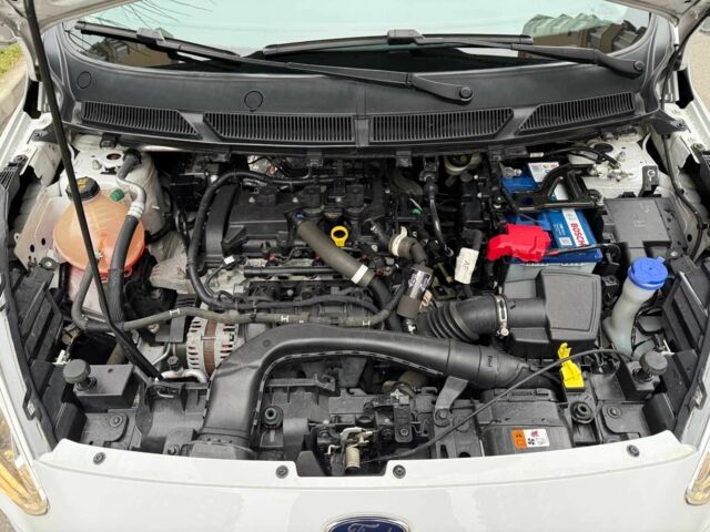 Білий Форд Фієста, об'ємом двигуна 1.2 л та пробігом 95 тис. км за 7200 $, фото 21 на Automoto.ua