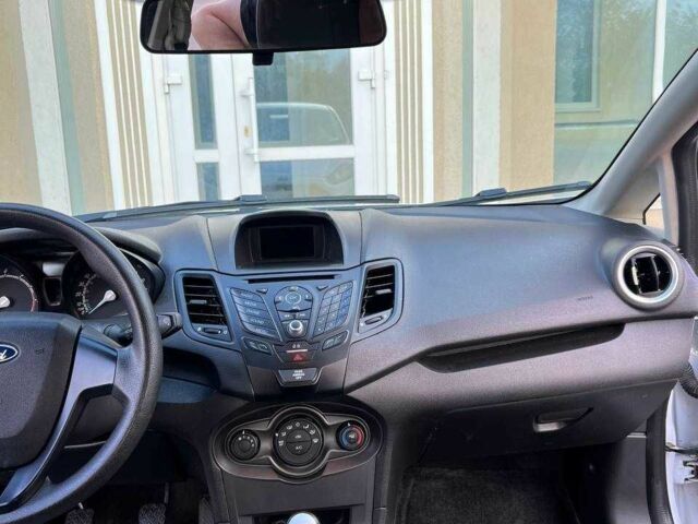 Белый Форд Фиеста, объемом двигателя 1.6 л и пробегом 67 тыс. км за 7700 $, фото 7 на Automoto.ua