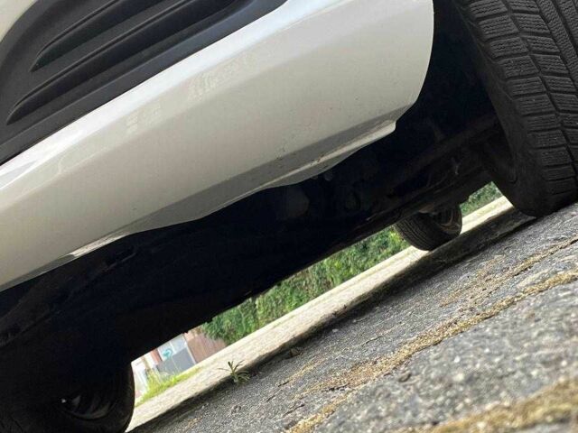 Белый Форд Фиеста, объемом двигателя 1.6 л и пробегом 67 тыс. км за 7700 $, фото 4 на Automoto.ua