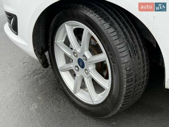 Белый Форд Фиеста, объемом двигателя 1.6 л и пробегом 126 тыс. км за 8799 $, фото 7 на Automoto.ua