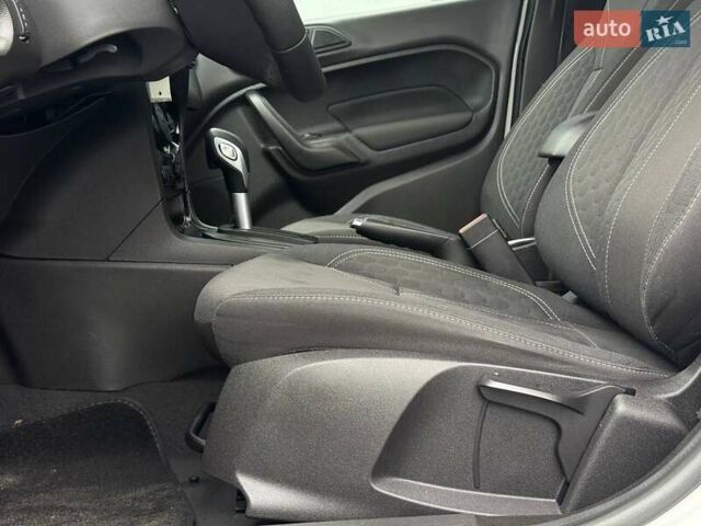 Белый Форд Фиеста, объемом двигателя 1.6 л и пробегом 126 тыс. км за 8799 $, фото 23 на Automoto.ua