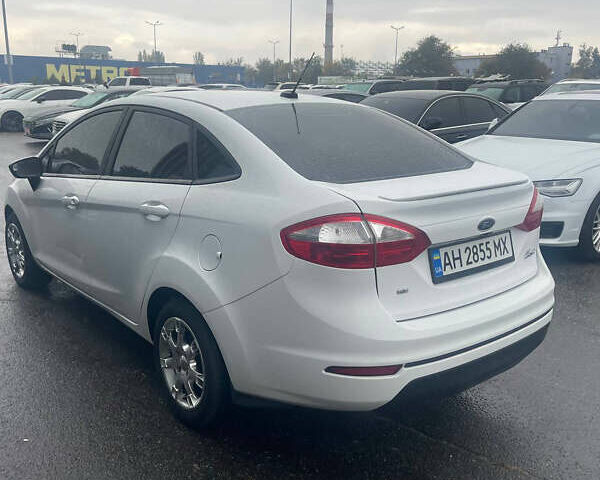 Білий Форд Фієста, об'ємом двигуна 1.6 л та пробігом 67 тис. км за 8999 $, фото 3 на Automoto.ua