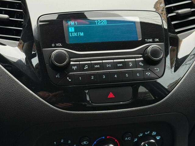 Білий Форд Фієста, об'ємом двигуна 1.2 л та пробігом 95 тис. км за 7200 $, фото 10 на Automoto.ua