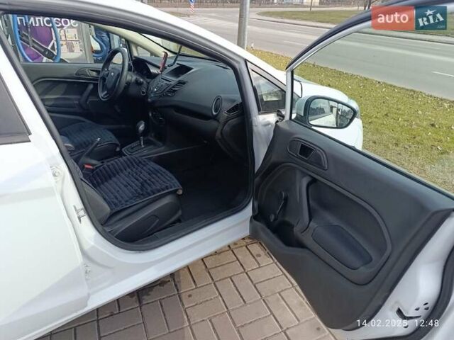 Белый Форд Фиеста, объемом двигателя 1.6 л и пробегом 45 тыс. км за 7400 $, фото 9 на Automoto.ua