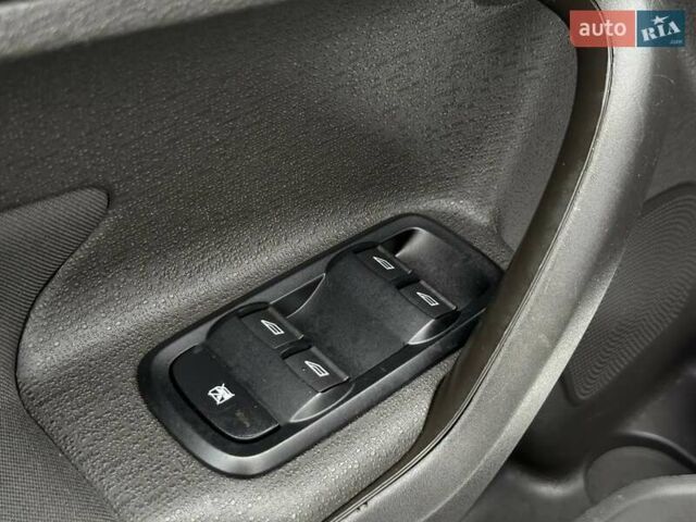 Белый Форд Фиеста, объемом двигателя 1.6 л и пробегом 126 тыс. км за 8799 $, фото 21 на Automoto.ua