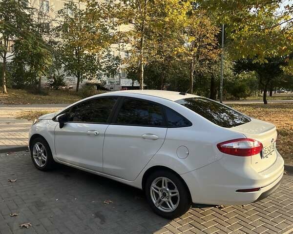 Білий Форд Фієста, об'ємом двигуна 1.6 л та пробігом 65 тис. км за 9000 $, фото 3 на Automoto.ua