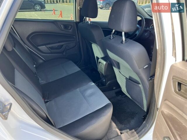 Белый Форд Фиеста, объемом двигателя 1.6 л и пробегом 104 тыс. км за 8000 $, фото 21 на Automoto.ua