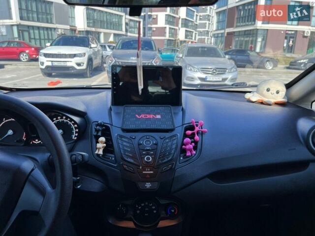 Белый Форд Фиеста, объемом двигателя 1.6 л и пробегом 104 тыс. км за 8000 $, фото 25 на Automoto.ua