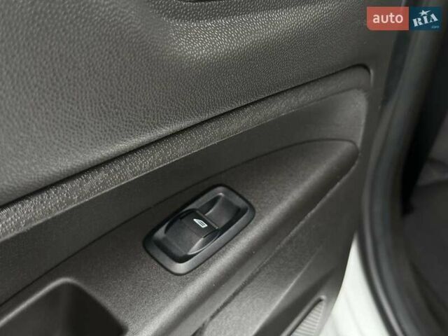 Белый Форд Фиеста, объемом двигателя 1.6 л и пробегом 126 тыс. км за 8799 $, фото 36 на Automoto.ua