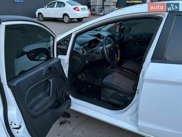 Белый Форд Фиеста, объемом двигателя 1.6 л и пробегом 113 тыс. км за 8500 $, фото 11 на Automoto.ua