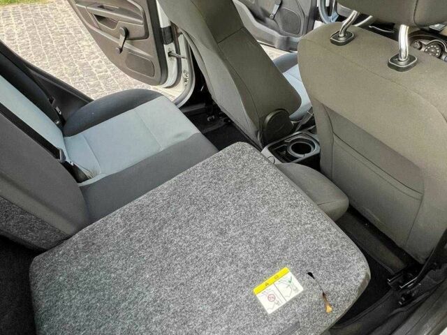 Белый Форд Фиеста, объемом двигателя 1.6 л и пробегом 67 тыс. км за 7700 $, фото 23 на Automoto.ua