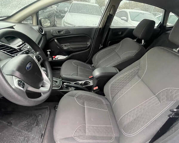 Білий Форд Фієста, об'ємом двигуна 1.6 л та пробігом 67 тис. км за 8999 $, фото 6 на Automoto.ua