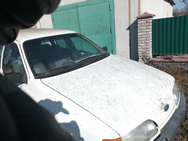 Білий Форд Фієста, об'ємом двигуна 2.3 л та пробігом 1000 тис. км за 452 $, фото 2 на Automoto.ua