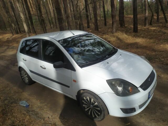 Білий Форд Фієста, об'ємом двигуна 1.2 л та пробігом 210 тис. км за 3200 $, фото 6 на Automoto.ua