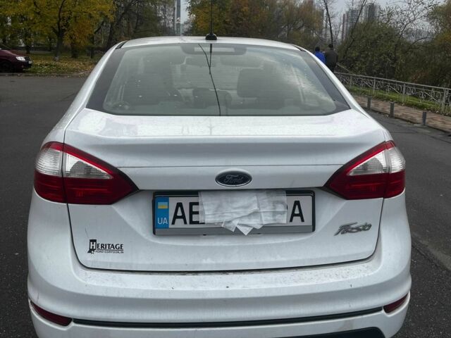 Белый Форд Фиеста, объемом двигателя 1.6 л и пробегом 2 тыс. км за 8000 $, фото 4 на Automoto.ua