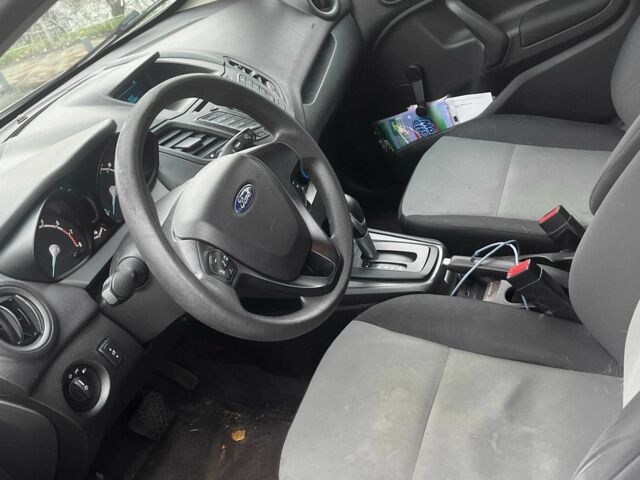 Белый Форд Фиеста, объемом двигателя 1.6 л и пробегом 2 тыс. км за 8000 $, фото 2 на Automoto.ua