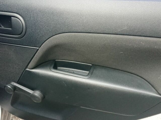 Бежевый Форд Фиеста, объемом двигателя 1.3 л и пробегом 153 тыс. км за 2700 $, фото 3 на Automoto.ua