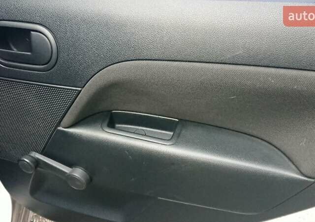 Бежевый Форд Фиеста, объемом двигателя 1.3 л и пробегом 153 тыс. км за 2700 $, фото 2 на Automoto.ua