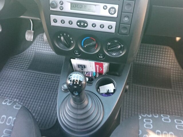 Бежевый Форд Фиеста, объемом двигателя 1.3 л и пробегом 153 тыс. км за 2700 $, фото 6 на Automoto.ua