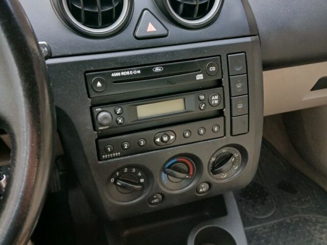 Бежевый Форд Фиеста, объемом двигателя 1.4 л и пробегом 314 тыс. км за 2021 $, фото 5 на Automoto.ua