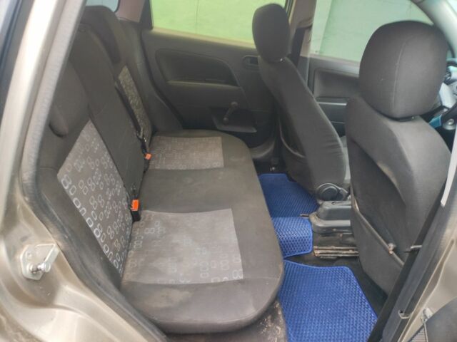 Форд Фиеста 2004 в Шостке на Automoto.ua Бежевый Форд Фиеста, объемом двигателя 1.3 л и пробегом 350 тыс. км за 3500 $, фото 5 на Automoto.ua