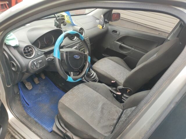 Форд Фиеста 2004 в Шостке на Automoto.ua Бежевый Форд Фиеста, объемом двигателя 1.3 л и пробегом 350 тыс. км за 3500 $, фото 4 на Automoto.ua