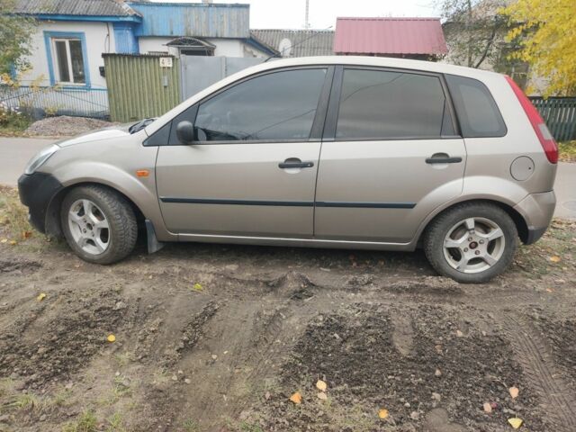 Форд Фиеста 2004 в Шостке на Automoto.ua Бежевый Форд Фиеста, объемом двигателя 1.3 л и пробегом 350 тыс. км за 3500 $, фото 3 на Automoto.ua