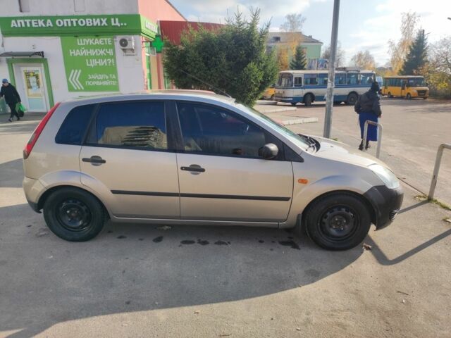 Форд Фиеста 2004 в Шостке на Automoto.ua Бежевый Форд Фиеста, объемом двигателя 1.3 л и пробегом 350 тыс. км за 3500 $, фото 1 на Automoto.ua