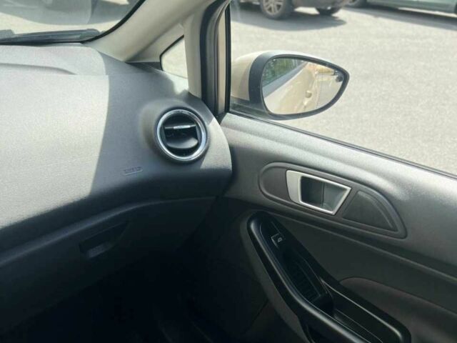 Бежевый Форд Фиеста, объемом двигателя 1 л и пробегом 97 тыс. км за 8700 $, фото 6 на Automoto.ua