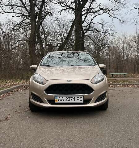 Бежевий Форд Фієста, об'ємом двигуна 1 л та пробігом 65 тис. км за 10000 $, фото 7 на Automoto.ua