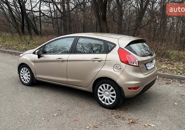 Бежевий Форд Фієста, об'ємом двигуна 1 л та пробігом 65 тис. км за 10000 $, фото 8 на Automoto.ua