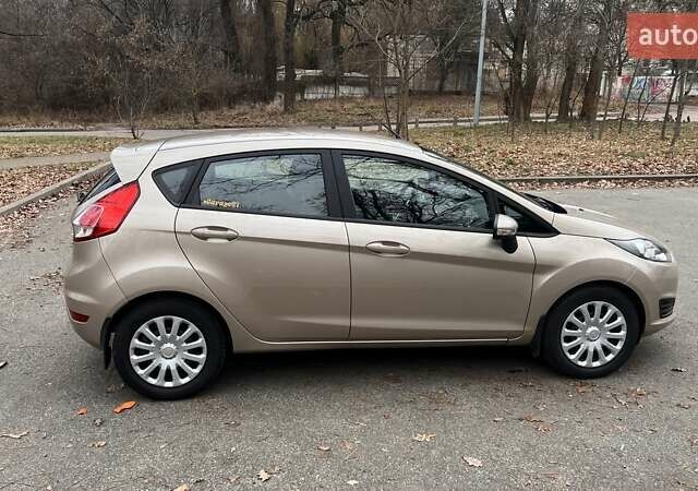Бежевий Форд Фієста, об'ємом двигуна 1 л та пробігом 65 тис. км за 10000 $, фото 4 на Automoto.ua