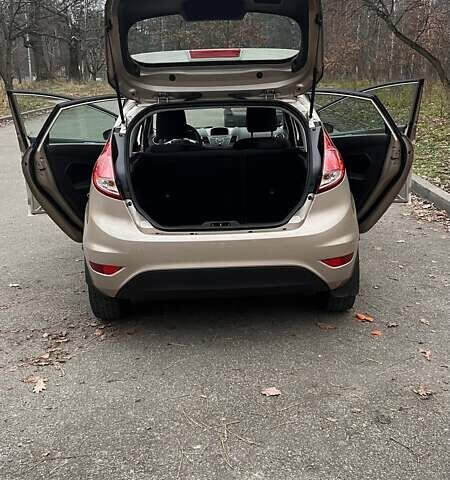 Бежевий Форд Фієста, об'ємом двигуна 1 л та пробігом 65 тис. км за 10000 $, фото 6 на Automoto.ua