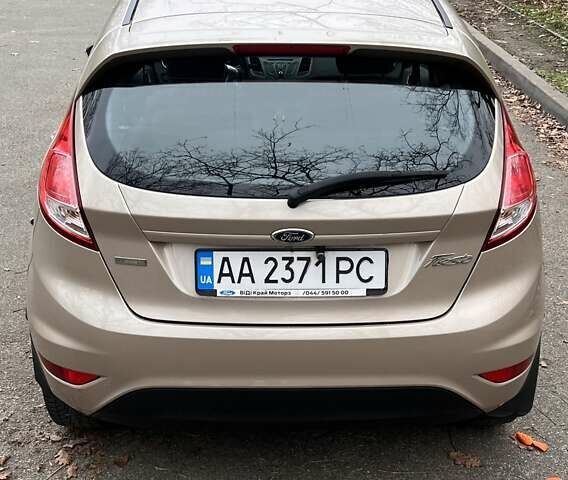 Бежевий Форд Фієста, об'ємом двигуна 1 л та пробігом 65 тис. км за 10000 $, фото 2 на Automoto.ua