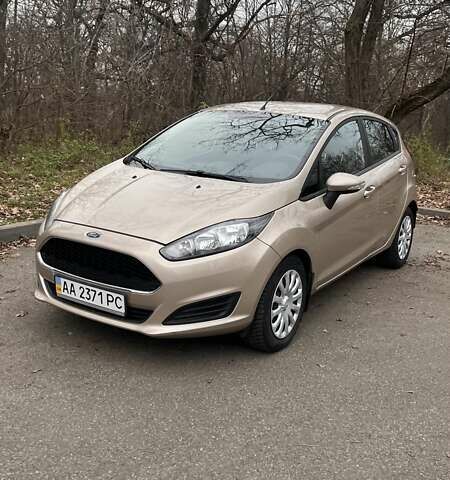 Бежевий Форд Фієста, об'ємом двигуна 1 л та пробігом 65 тис. км за 10000 $, фото 1 на Automoto.ua