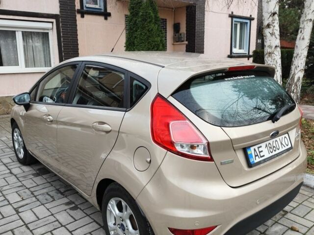 Бежевый Форд Фиеста, объемом двигателя 1 л и пробегом 74 тыс. км за 10399 $, фото 2 на Automoto.ua