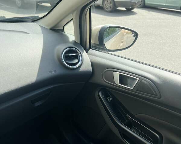 Форд Фиеста 2016 в Полтаве на Automoto.ua Бежевый Форд Фиеста, объемом двигателя 1 л и пробегом 96 тыс. км за 9800 $, фото 6 на Automoto.ua