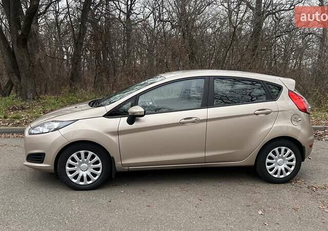 Бежевий Форд Фієста, об'ємом двигуна 1 л та пробігом 65 тис. км за 10000 $, фото 3 на Automoto.ua