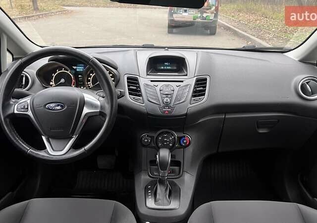 Бежевий Форд Фієста, об'ємом двигуна 1 л та пробігом 65 тис. км за 10000 $, фото 13 на Automoto.ua