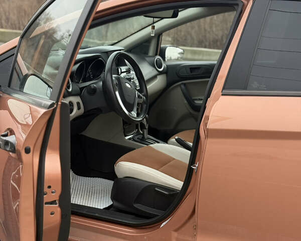 Бежевый Форд Фиеста, объемом двигателя 1.6 л и пробегом 190 тыс. км за 8200 $, фото 6 на Automoto.ua