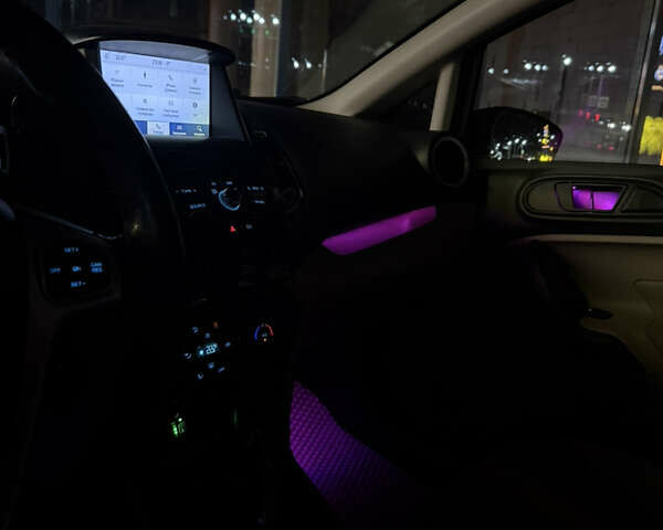 Бежевый Форд Фиеста, объемом двигателя 1.6 л и пробегом 190 тыс. км за 8200 $, фото 5 на Automoto.ua