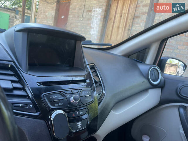 Бежевый Форд Фиеста, объемом двигателя 1.6 л и пробегом 190 тыс. км за 8200 $, фото 14 на Automoto.ua