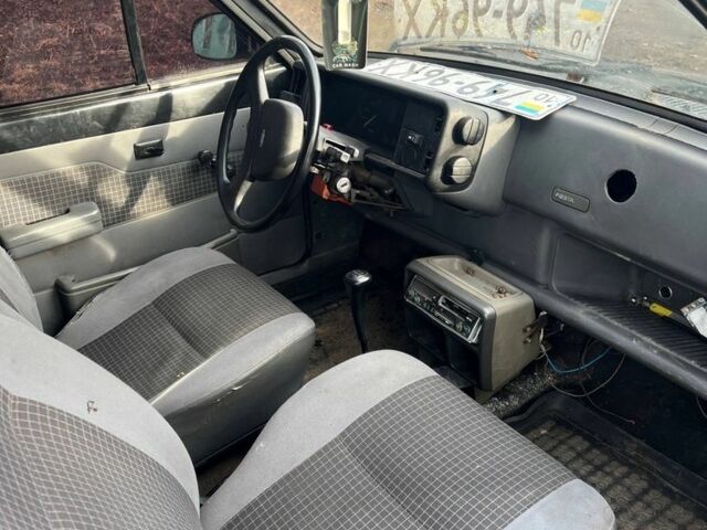 Черный Форд Фиеста, объемом двигателя 1.6 л и пробегом 240 тыс. км за 190 $, фото 6 на Automoto.ua