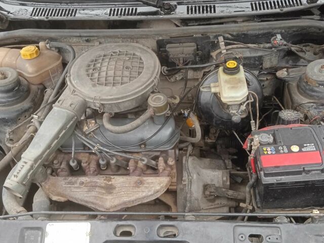 Черный Форд Фиеста, объемом двигателя 1.1 л и пробегом 250 тыс. км за 1000 $, фото 7 на Automoto.ua