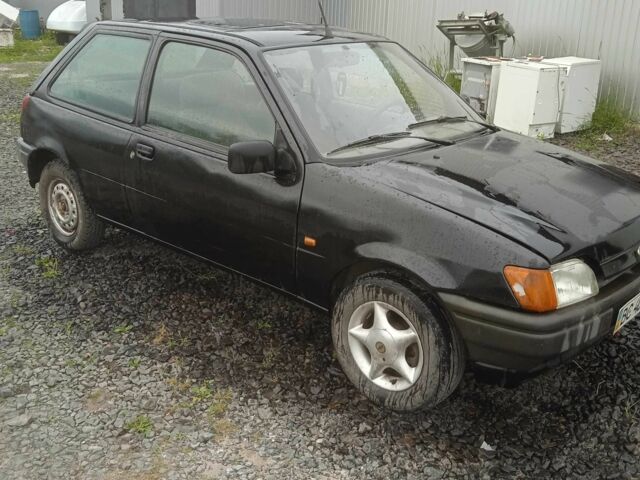 Черный Форд Фиеста, объемом двигателя 1.1 л и пробегом 250 тыс. км за 1000 $, фото 8 на Automoto.ua